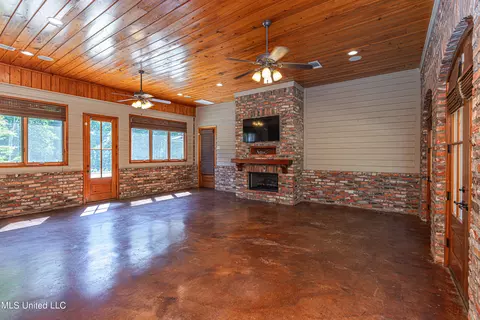 Living - 123 Langdon Dr, Madison, MS 39110 photo 14 of 15