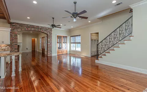Living - 123 Langdon Dr, Madison, MS 39110 photo 4 of 15