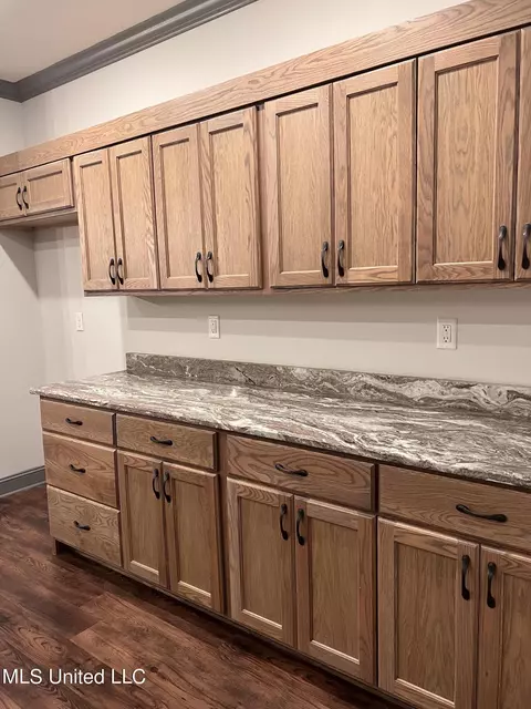 Kitchen - 3756 N Fossil Hill Dr, Hernando, MS 38632 photo 3 of 4