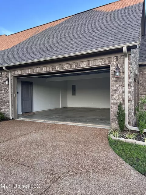 Exterior - 3756 N Fossil Hill Dr, Hernando, MS 38632 photo 4 of 6