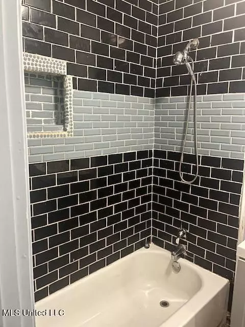 Bath - 4308 Patch Ave, Jackson, MS 39209 photo 1 of 2