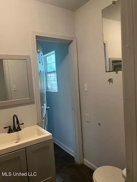 Bath - 4308 Patch Ave, Jackson, MS 39209 photo 2 of 2