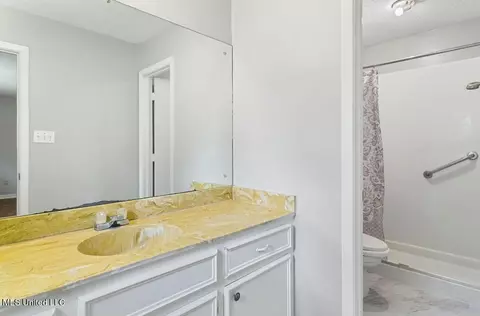 Bath - 116 Red Oak Rd, Clinton, MS 39056 photo 1 of 3