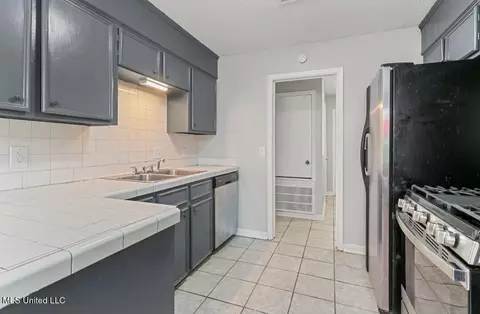 Kitchen - 116 Red Oak Rd, Clinton, MS 39056 photo 2 of 4