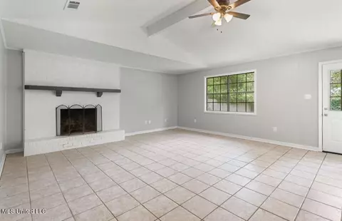 Living - 116 Red Oak Rd, Clinton, MS 39056 photo 1 of 3