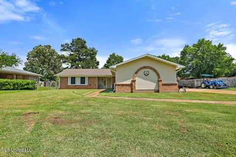 630 Bruin Ave, Pearl, MS 39208