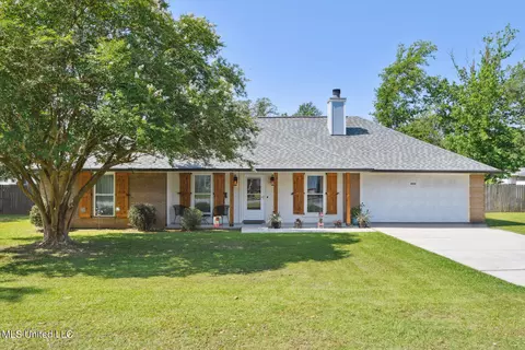 408 Pecan Park Dr, Bay Saint Louis, MS 39520