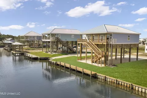 4017 Ceylon St, Bay Saint Louis, MS 39520