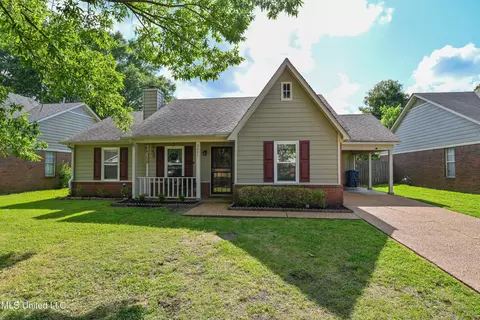 5891 Kentwood Dr, Horn Lake, MS 38637