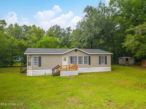 124 Honeysuckle Ln, Lucedale, MS 39452 photo 2