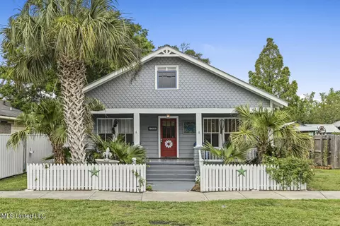 208 S Necaise Ave, Bay Saint Louis, MS 39520
