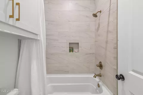 Bath - 499 Crossvine Pl, Madison, MS 39110 photo 7 of 8