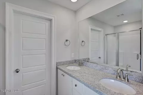 Bath - 257 Chartleigh Cir, Canton, MS 39046 photo 1 of 3