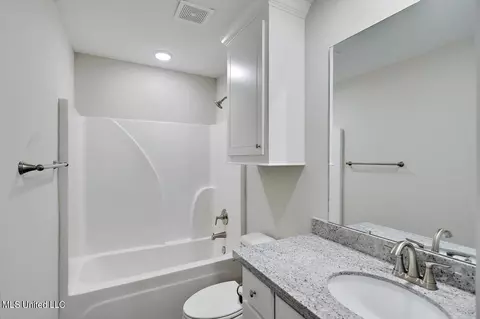 Bath - 257 Chartleigh Cir, Canton, MS 39046 photo 3 of 3