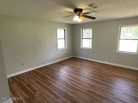 Living - 216 Westover Drive Dr, Forest, MS 39074 photo 4 of 4