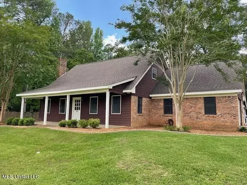 216 Westover Drive Dr, Forest, MS 39074