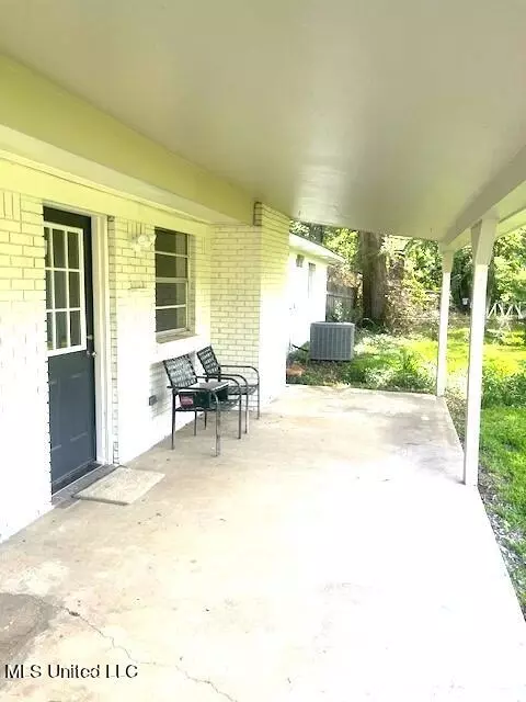 Exterior - 803 Normandy Dr, Clinton, MS 39056 photo 2 of 3