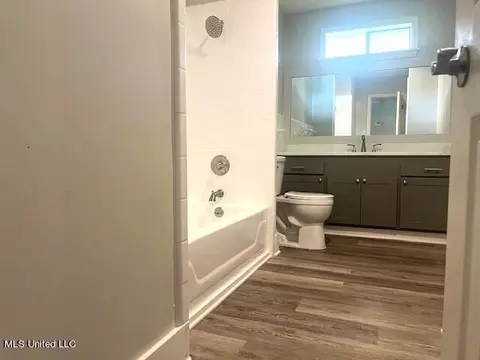 Bath - 803 Normandy Dr, Clinton, MS 39056 photo 2 of 4