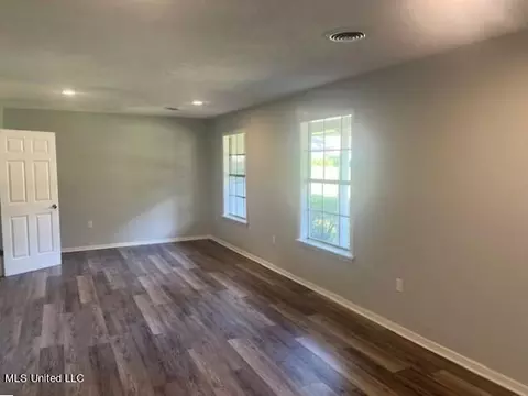 Living - 803 Normandy Dr, Clinton, MS 39056 photo 1 of 3