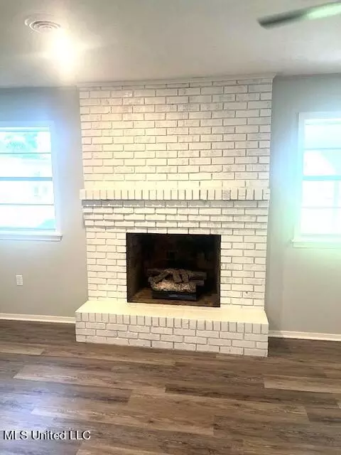 Living - 803 Normandy Dr, Clinton, MS 39056 photo 3 of 3
