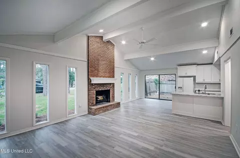 Living - 105 Summit Dr, Madison, MS 39110 photo 1 of 3