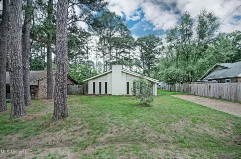 Exterior - 105 Summit Dr, Madison, MS 39110 photo 2 of 9