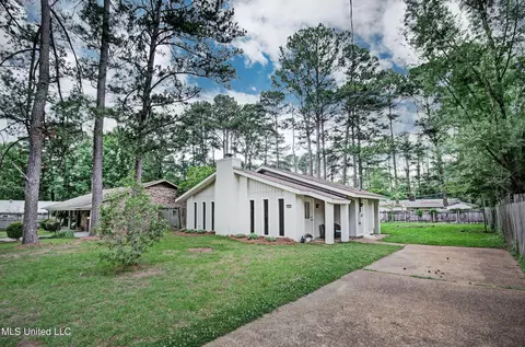 105 Summit Dr, Madison, MS 39110