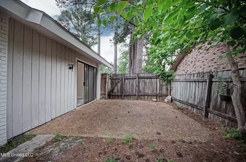 Exterior - 105 Summit Dr, Madison, MS 39110 photo 7 of 9