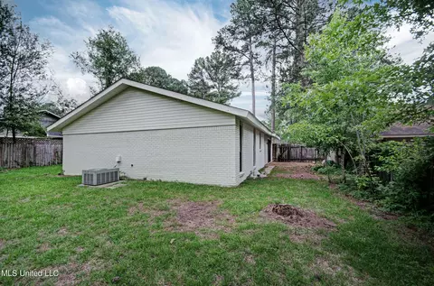Exterior - 105 Summit Dr, Madison, MS 39110 photo 4 of 9