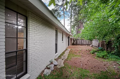 Exterior - 105 Summit Dr, Madison, MS 39110 photo 5 of 9