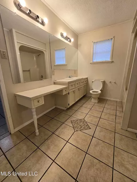 Bath - 3824 Second St, Moss Point, MS 39563 photo 4 of 5