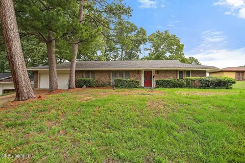 356 Lake Of Pines Dr, Jackson, MS 39206