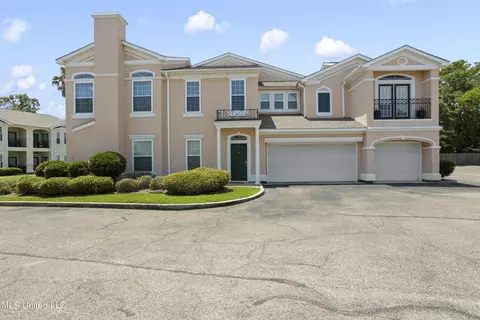2252 Beach Dr #1905, Gulfport, MS 39507