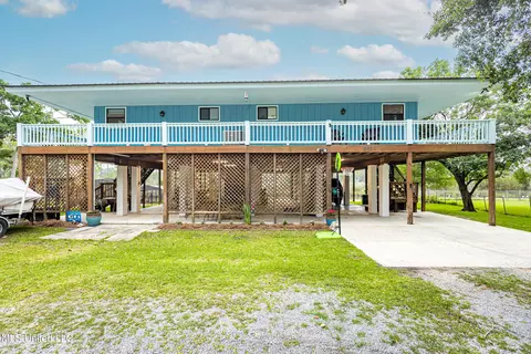 8821 Pickering Forrest Dr, Ocean Springs, MS 39564