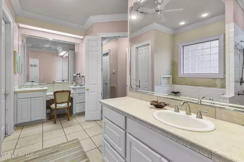 Bath - 477 Wimbledon Dr, Brandon, MS 39047 photo 6 of 8