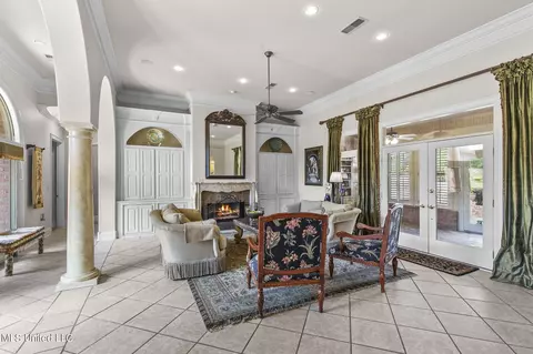 Living - 477 Wimbledon Dr, Brandon, MS 39047 photo 4 of 5
