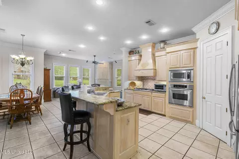 Kitchen - 477 Wimbledon Dr, Brandon, MS 39047 photo 2 of 6