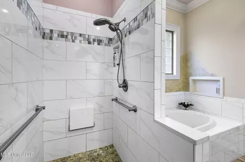 Bath - 477 Wimbledon Dr, Brandon, MS 39047 photo 5 of 8