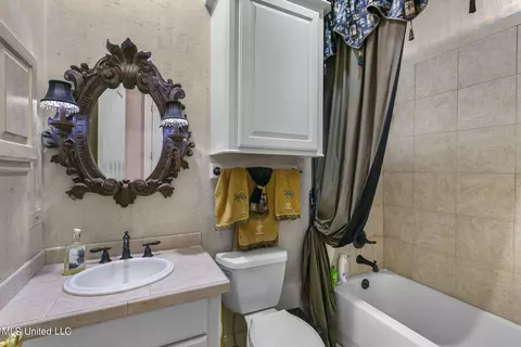 Bath - 477 Wimbledon Dr, Brandon, MS 39047 photo 2 of 8