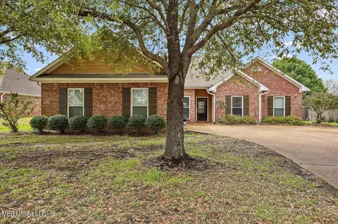 129 Middle Field Dr, Canton, MS 39046