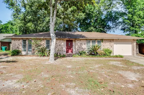 4 Hartford Pl, Gulfport, MS 39507