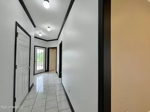 Entry Way - 297 Ridgecrest Dr, Pope, MS 38658 photo 8 of 15