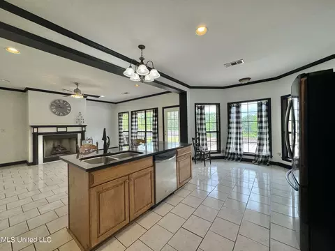 Kitchen - 297 Ridgecrest Dr, Pope, MS 38658 photo 10 of 13