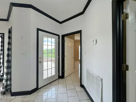 Entry Way - 297 Ridgecrest Dr, Pope, MS 38658 photo 9 of 15