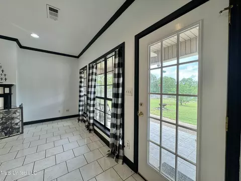 Entry Way - 297 Ridgecrest Dr, Pope, MS 38658 photo 13 of 15