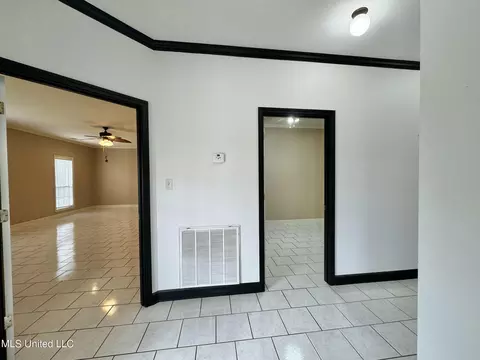 Entry Way - 297 Ridgecrest Dr, Pope, MS 38658 photo 4 of 15