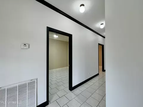 Entry Way - 297 Ridgecrest Dr, Pope, MS 38658 photo 5 of 15