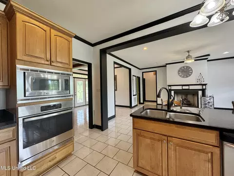 Kitchen - 297 Ridgecrest Dr, Pope, MS 38658 photo 9 of 13