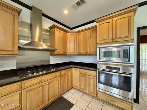 Kitchen - 297 Ridgecrest Dr, Pope, MS 38658 photo 7 of 13