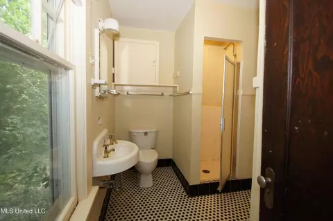 Bath - 1037 Belhaven St, Jackson, MS 39202 photo 1 of 2